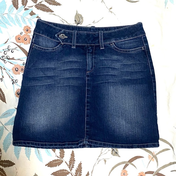 Mavi Dresses & Skirts - Vintage Mavi Demin Skirt size small💙